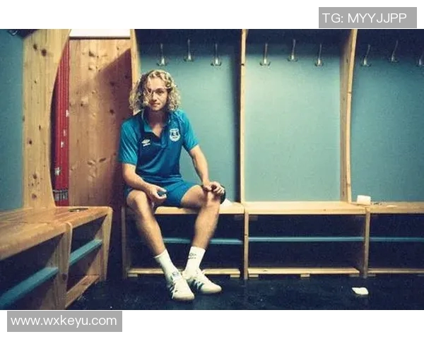 足球明星通道内时尚穿搭揭秘展现个性与风格的完美结合