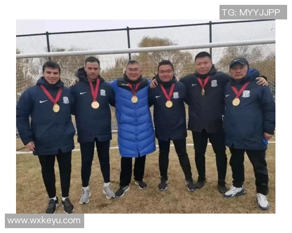 实况足球教练蔡茨勒的战术解析与球队建设之道